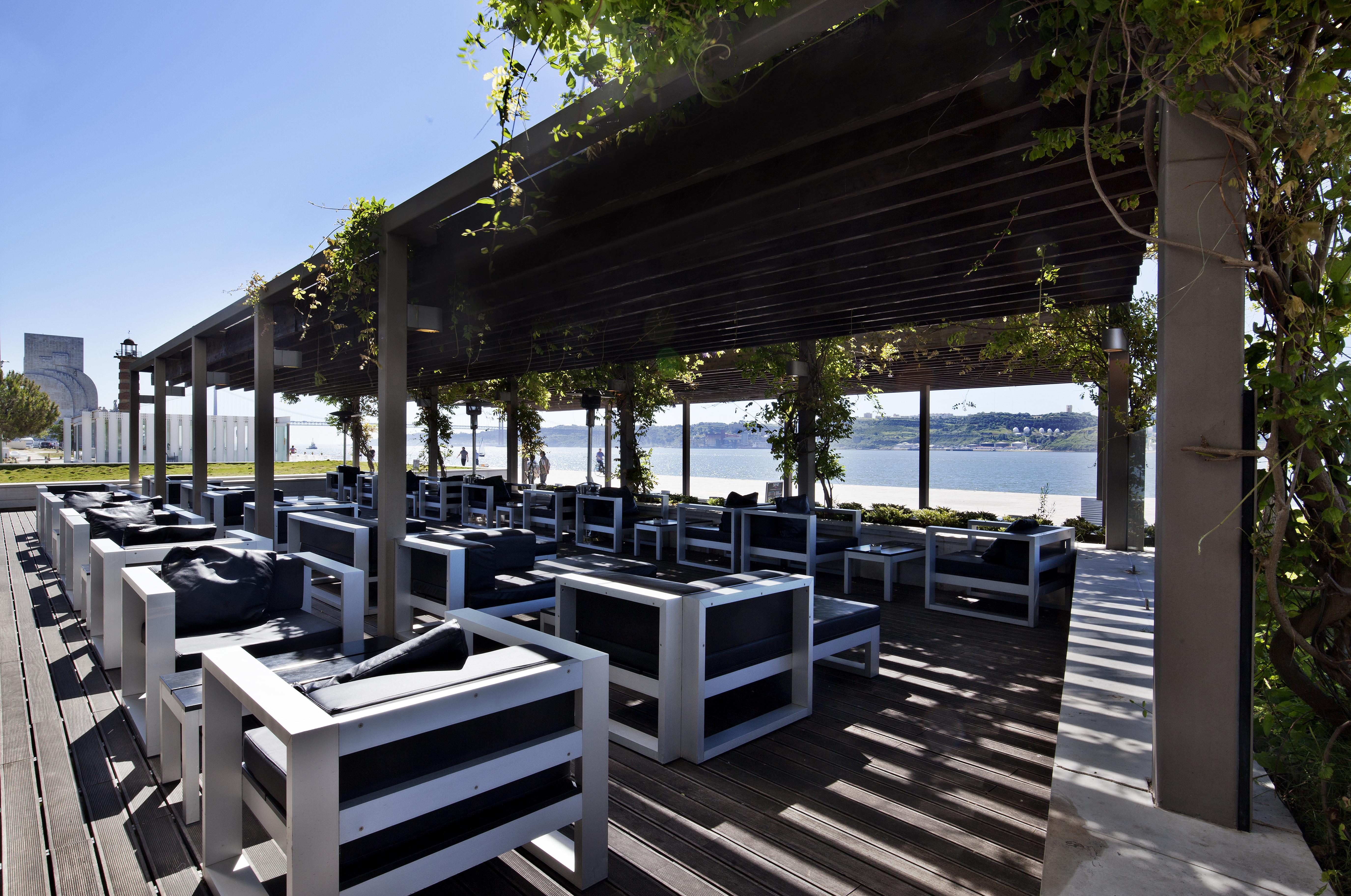 Altis Belem Hotel & Spa, A Member Of Design Hotels Lisbon Exterior photo The beach club at the Hotel du Lac