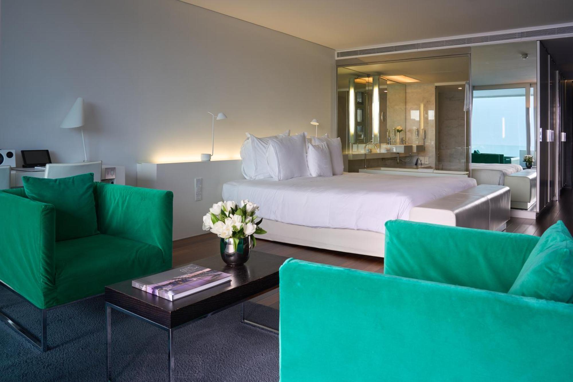 Altis Belem Hotel & Spa, A Member Of Design Hotels Lisbon Exterior photo A room at the hotel