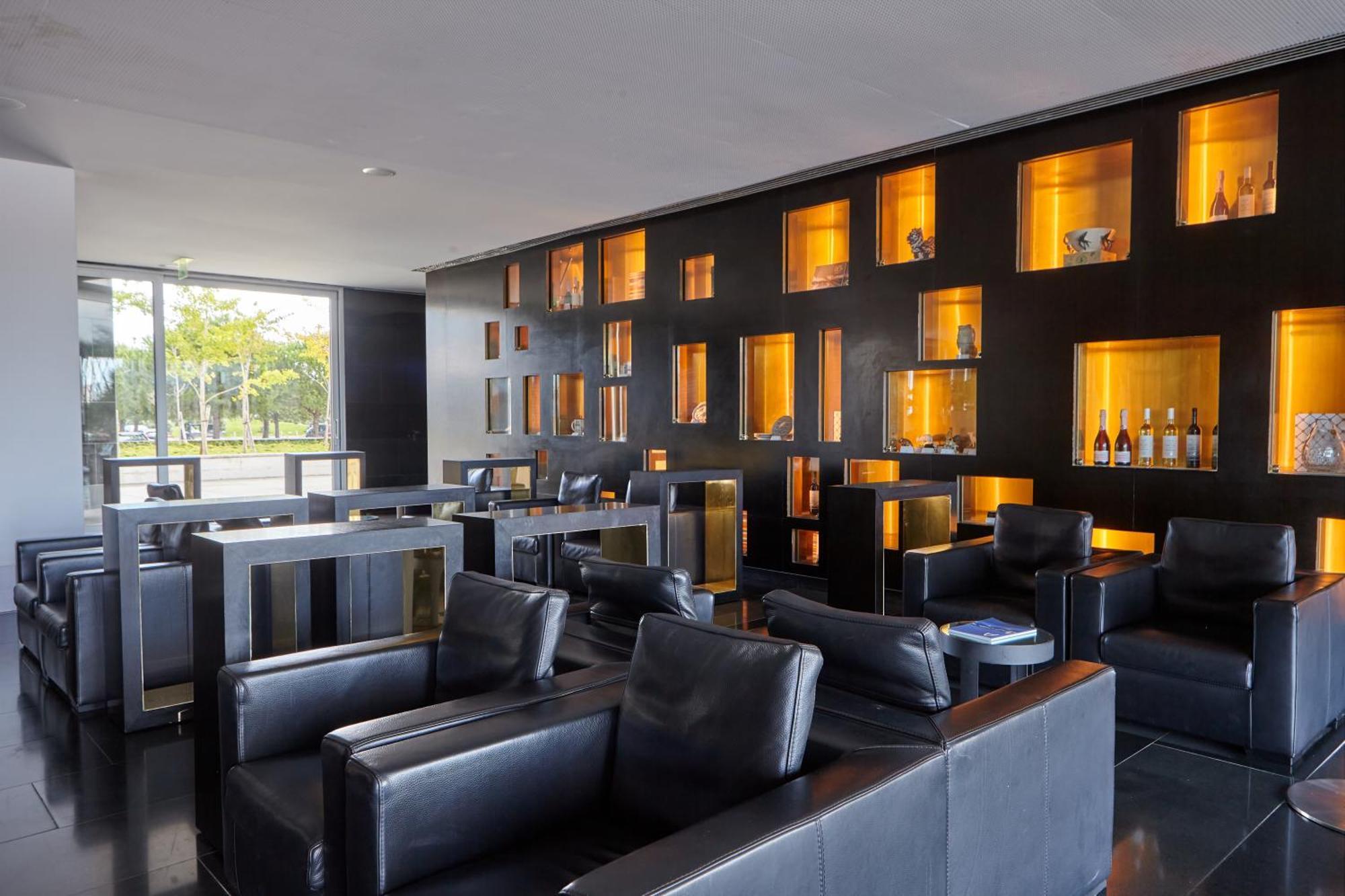 Altis Belem Hotel & Spa, A Member Of Design Hotels Lisbon Exterior photo The lounge at the airport