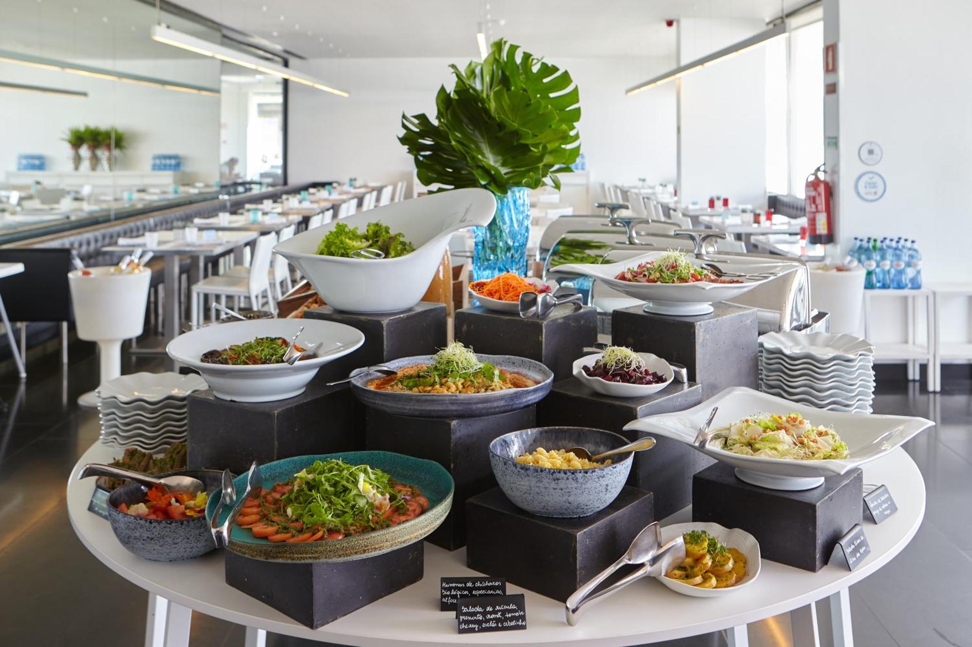Altis Belem Hotel & Spa, A Member Of Design Hotels Lisbon Exterior photo A buffet at a restaurant